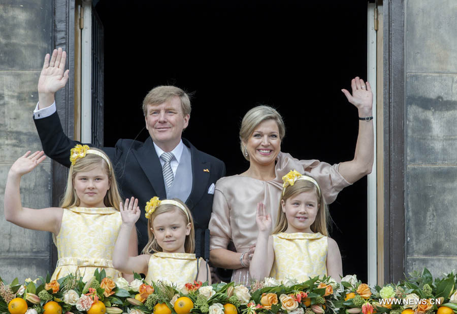 Королева Нидерландов Беатрикс подписала акт об отречении от престола в пользу своего старшего сына (4)