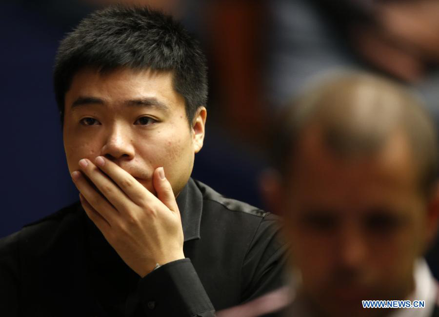 Б. Хокинс победил Дин Цзюньхуэя в четвертьфинале чемпионата мира по снукеру (2)