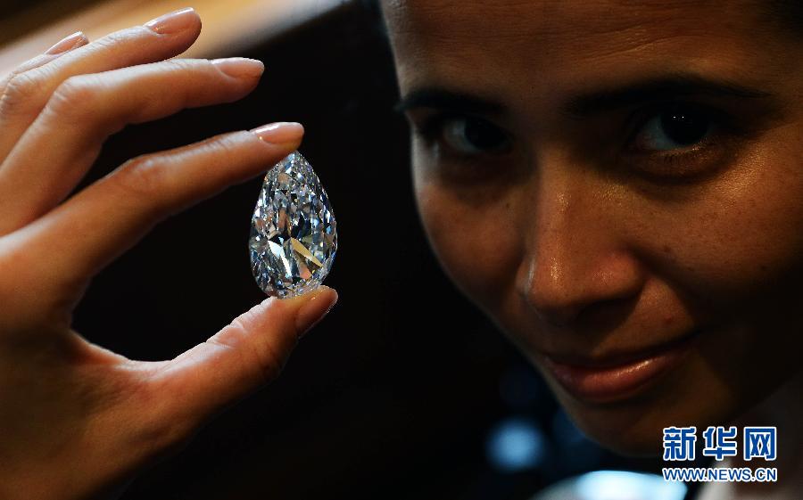 На аукцион в Женеве выставлен бриллиант в 101 карат (2)