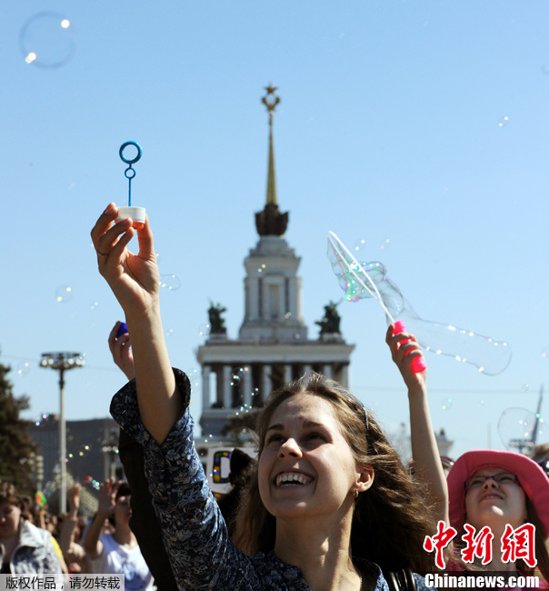 Ежегодный московский фестиваль мыльных пузырей