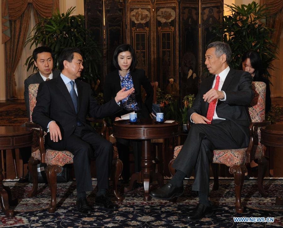 Премьер-министр Сингапура Ли Сиен Лун встретился с Ван И (2)