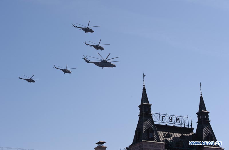 В Москве на Красной площади прошел военный парад в ознаменование 68- й годовщины победы в Великой Отечественной войне (16)
