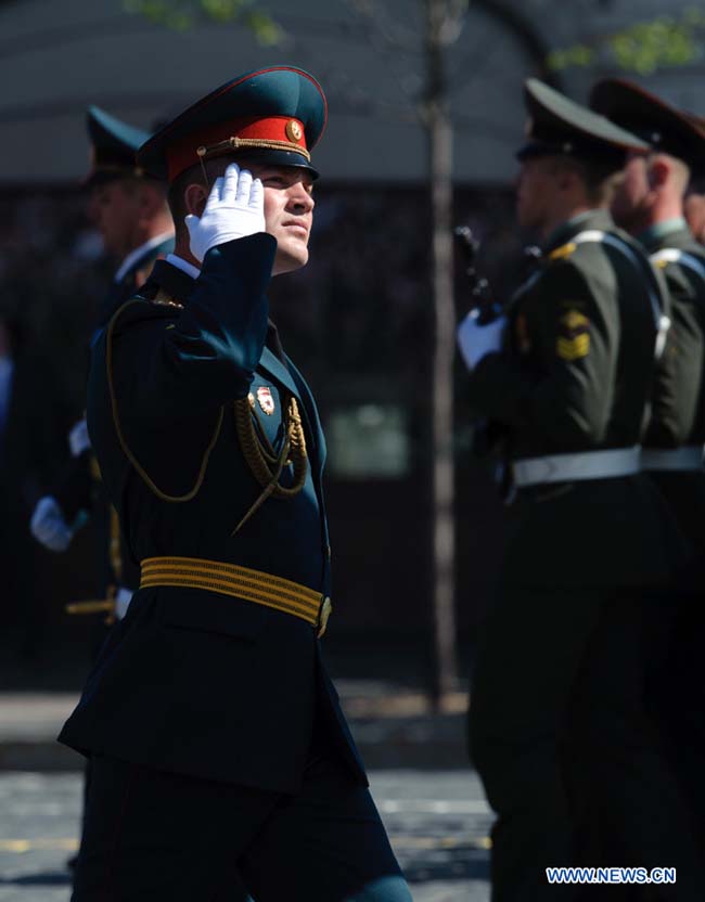 В Москве на Красной площади прошел военный парад в ознаменование 68- й годовщины победы в Великой Отечественной войне (13)