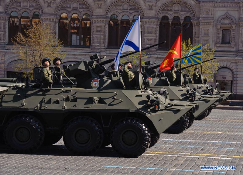 В Москве на Красной площади прошел военный парад в ознаменование 68- й годовщины победы в Великой Отечественной войне (12)