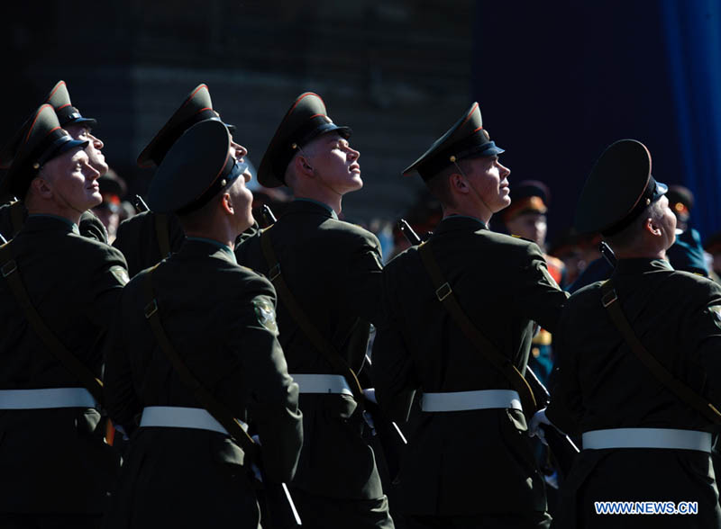 В Москве на Красной площади прошел военный парад в ознаменование 68- й годовщины победы в Великой Отечественной войне (7)