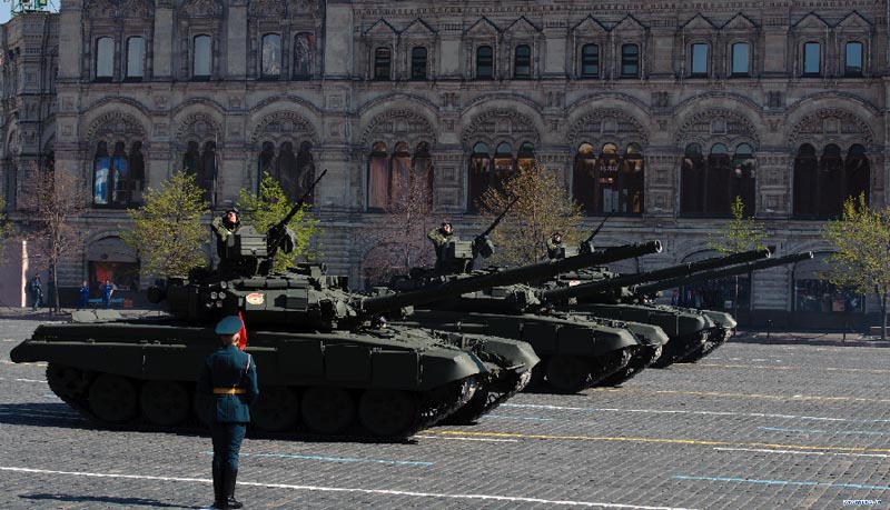В Москве на Красной площади прошел военный парад в ознаменование 68- й годовщины победы в Великой Отечественной войне (6)