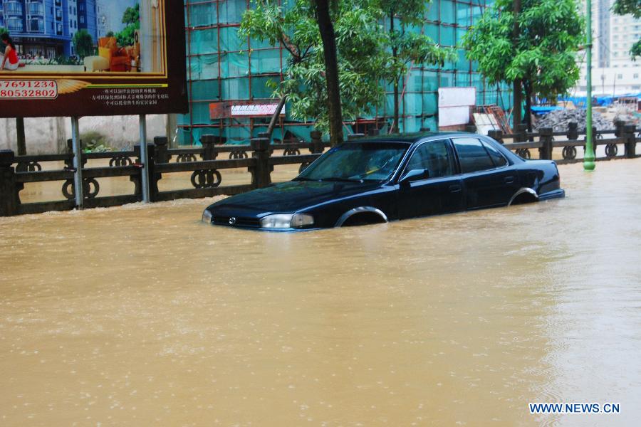 Более 30 тыс человек пострадали от проливных дождей в провинции Гуандун (4)