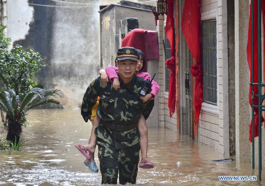 Более 30 тыс человек пострадали от проливных дождей в провинции Гуандун