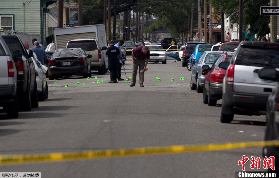 17 человек получили ранения в результате стрельбы на параде в честь дня матери в американском штате Луизиана