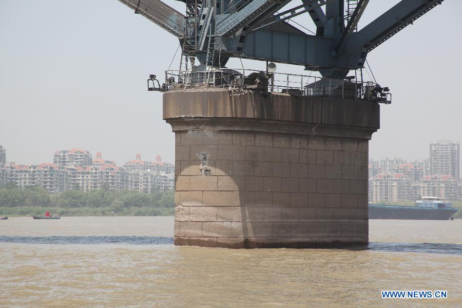 Потопление судна не привело к загрязнению воды -- власти (2)