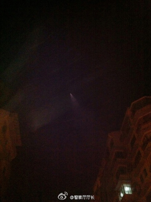 В небе над городом Эньши в провинции Хубэй появилось НЛО (9)