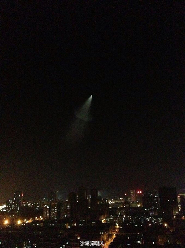 В небе над городом Эньши в провинции Хубэй появилось НЛО (2)