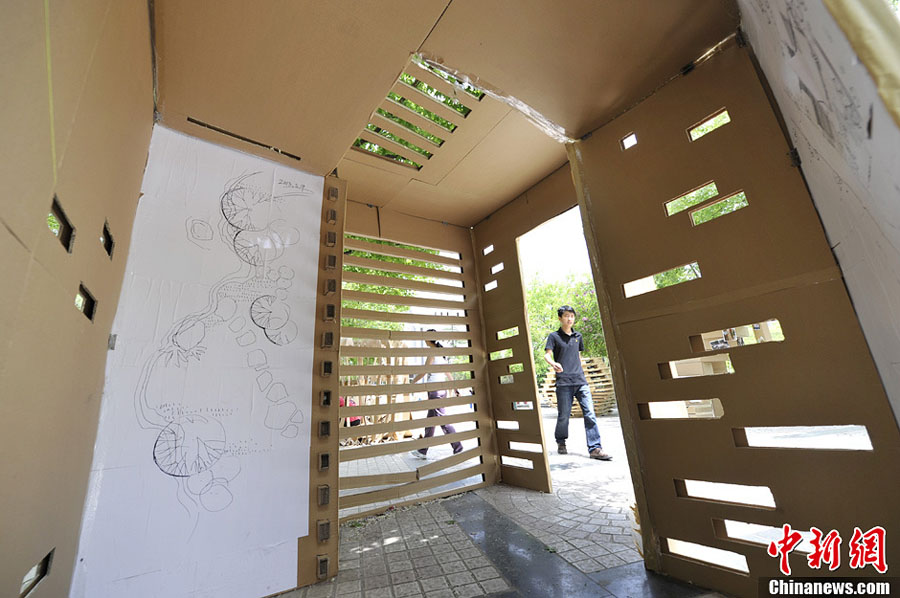 Студенты из провинции Шаньси сделали экологичный дом из макулатуры (6)