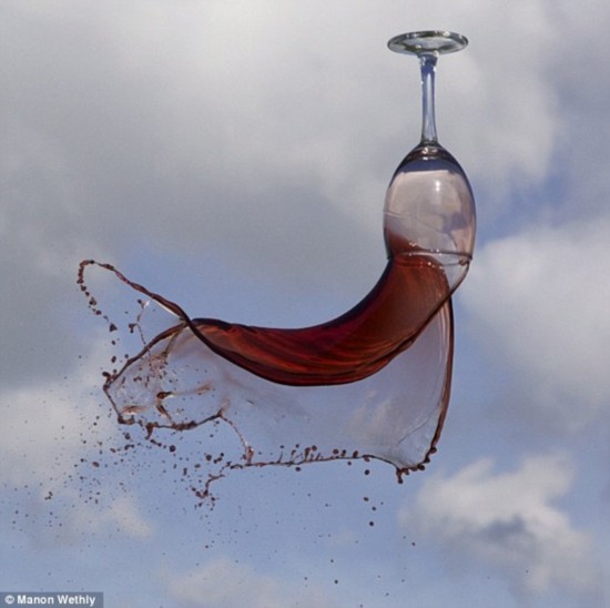 «Полет жидкости в воздухе» от бельгийского фотографа Manon Wethly