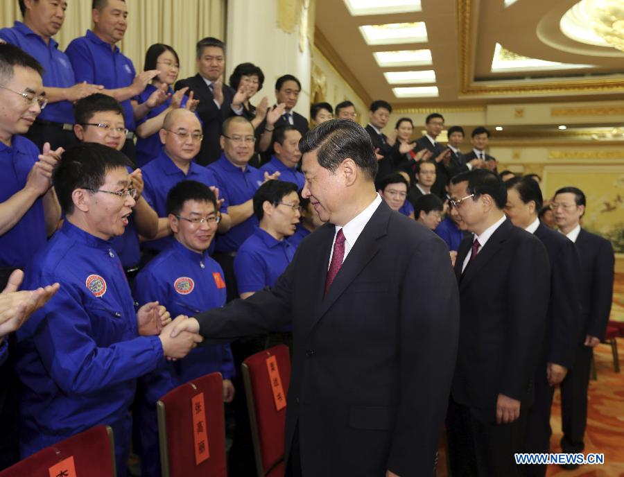 Си Цзиньпин встретился с представителями коллективов и работниками, отличившихся в ходе разработки и испытания батискафа