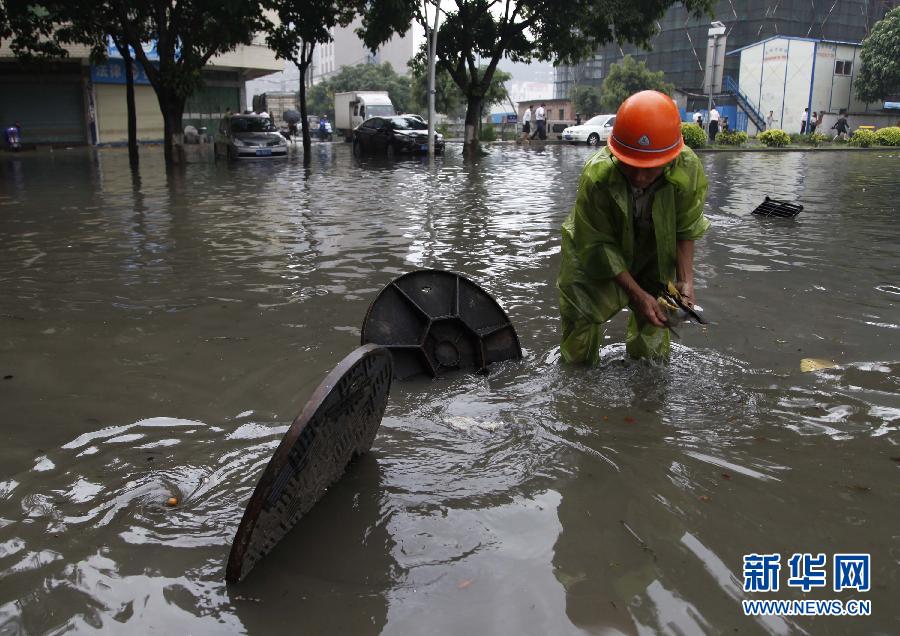 На юге Китая в результате проливных дождей погибли 55 человек, 14 пропали без вести (5)