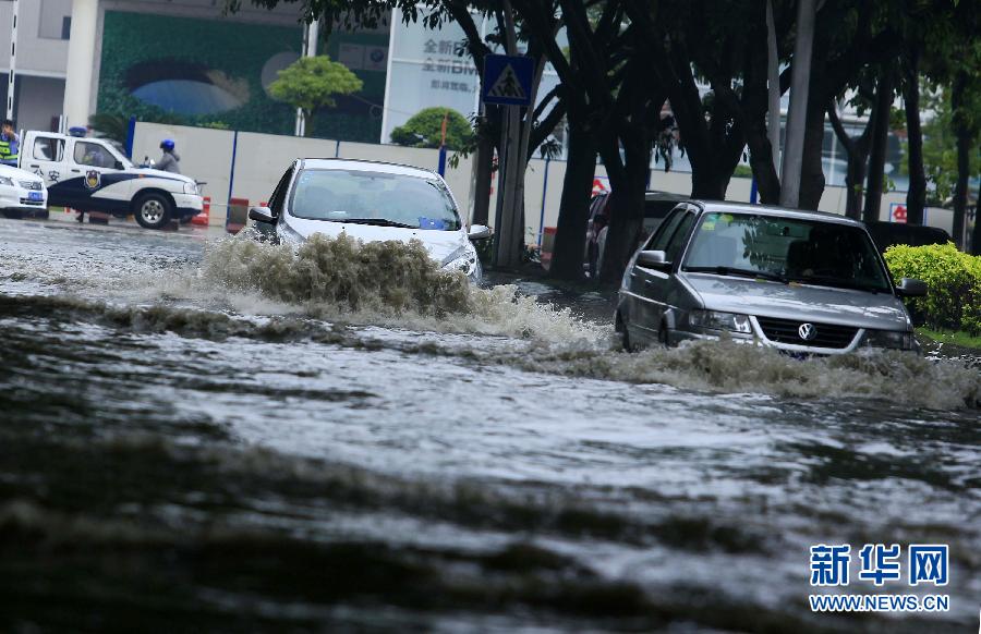 На юге Китая в результате проливных дождей погибли 55 человек, 14 пропали без вести (2)