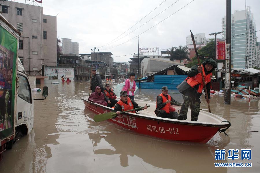 На юге Китая в результате проливных дождей погибли 55 человек, 14 пропали без вести (9)