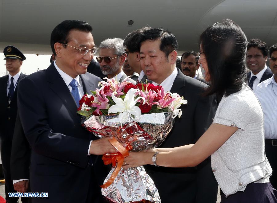 Премьер Госсовета КНР Ли Кэцян прибыл в Нью-Дели, начав визит в Индию (3)