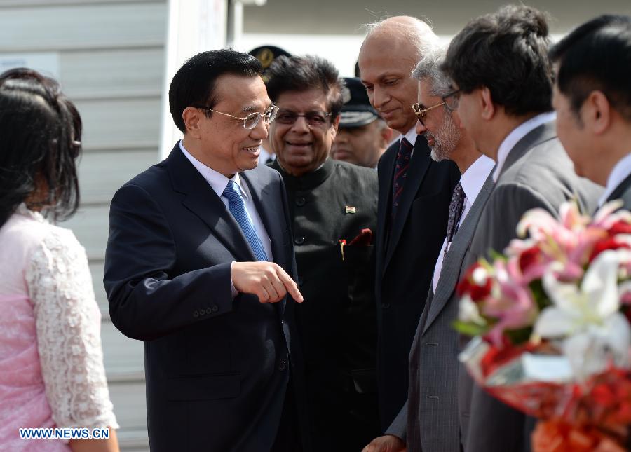 Премьер Госсовета КНР Ли Кэцян прибыл в Нью-Дели, начав визит в Индию (5)