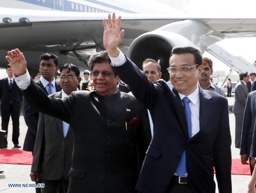 Премьер Госсовета КНР Ли Кэцян прибыл в Нью-Дели, начав визит в Индию