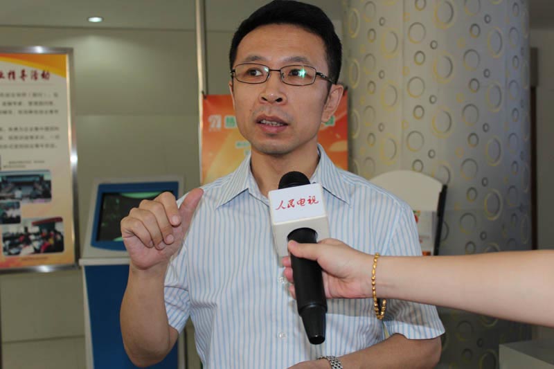 Директор Центра услуг по трудоустройству и предпринимательству молодежи провинции Хайнань Ван Сюйгуан