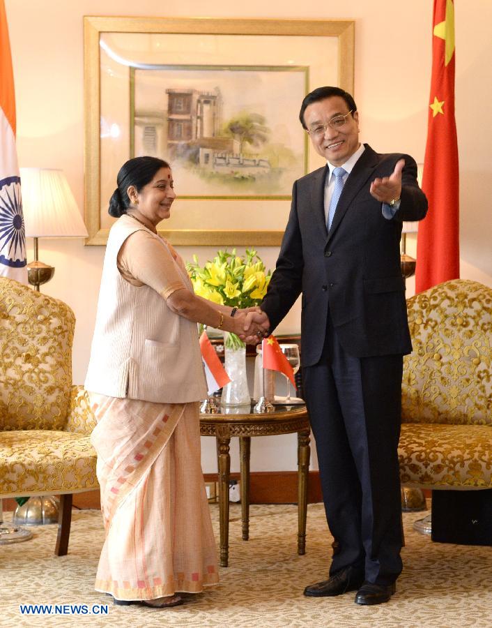Ли Кэцян встретился с лидером оппозиционных партий нижней палаты парламента Индии (3)