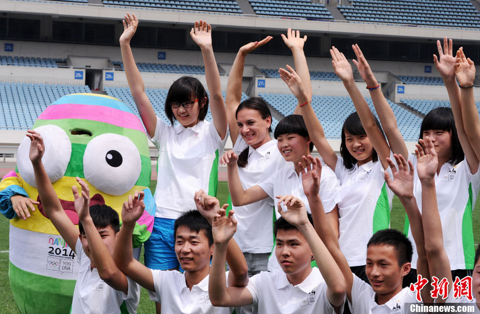 Исинбаева счастлива второй раз стать послом юношеских Олимпийских игр в Нанкине (2)