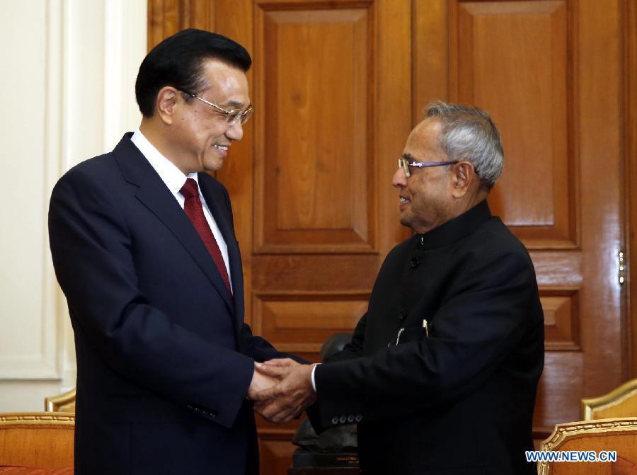 Китайско-индийские отношения имеют глобальное стратегическое значение -- Ли Кэцян (2)