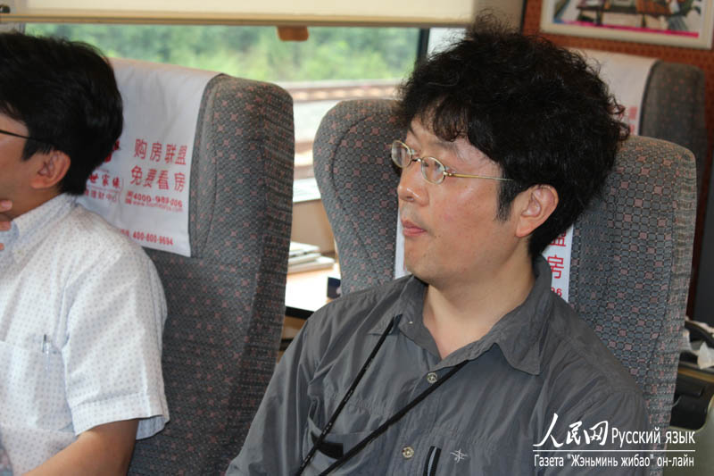 Иностранные журналисты прокатились по высокоскоростной восточной кольцевой  железной дороге провинции Хайнань (11)
