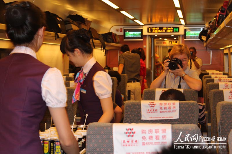 Журналисты проявляют большой интерес к развитию высокоскоростных железных дорог Китая