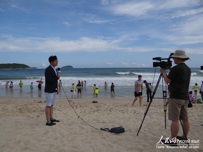 Бухта Ялунвань: море притягивает иностранных журналистов (6)