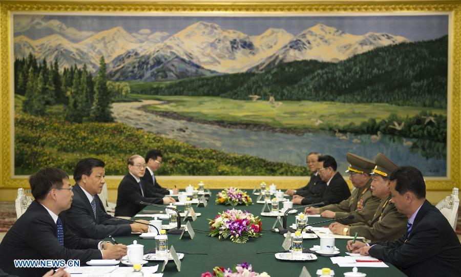 Лю Юньшань встретился со спецпосланником лидера КНДР Ким Чен Ына Цой Лен Хэ (2)