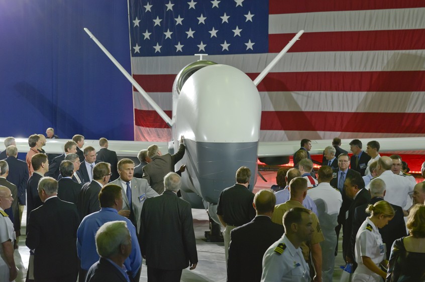 БПЛА MQ-4C Global Hawk американских ВМС успешно совершил первый полет (5)
