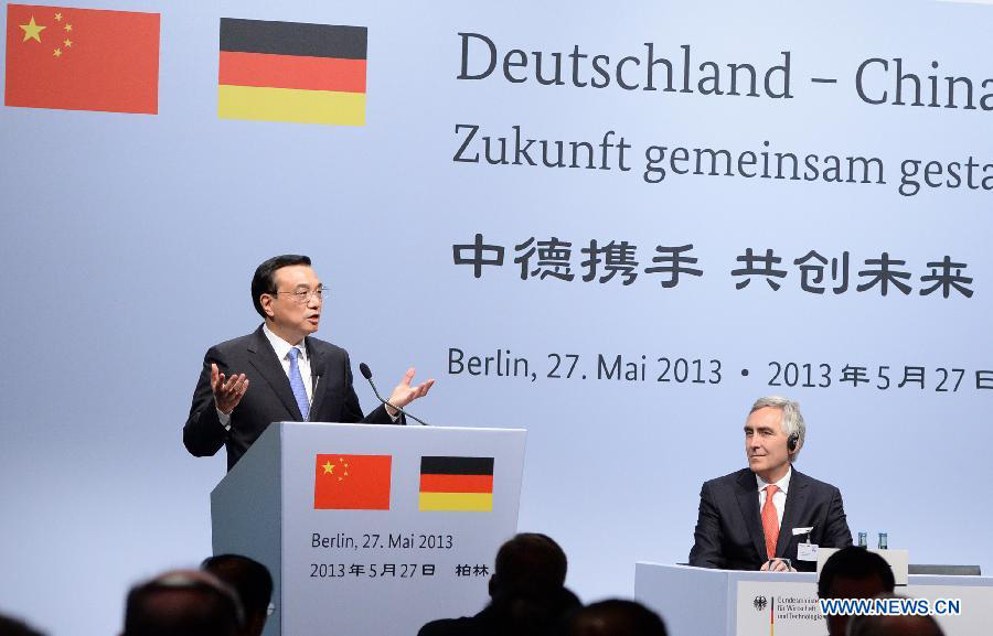 Ли Кэцян выступил на обеденном приеме китайских и германских промышленников и предпринимателей (2)