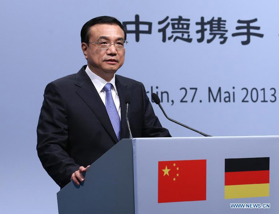 Ли Кэцян выступил на обеденном приеме китайских и германских промышленников и предпринимателей