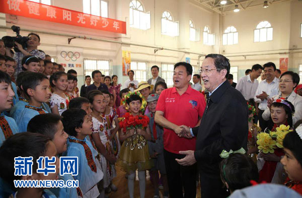 Председатель ВК НПКСК Юй Чжэшэн в поездке по Синьцзяну подчеркнул необходимость сдерживать экстремизм и терроризм (2)
