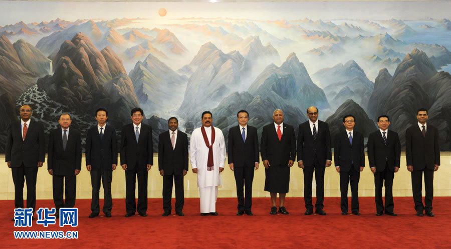 Ли Кэцян посетил 2-ю Пекинскую ярмарку и пекинский саммит Глобального форума услуг
