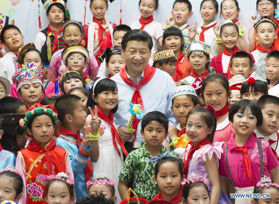 Си Цзиньпин вместе с детьми различных национальностей страны отмечал Международный день защиты детей