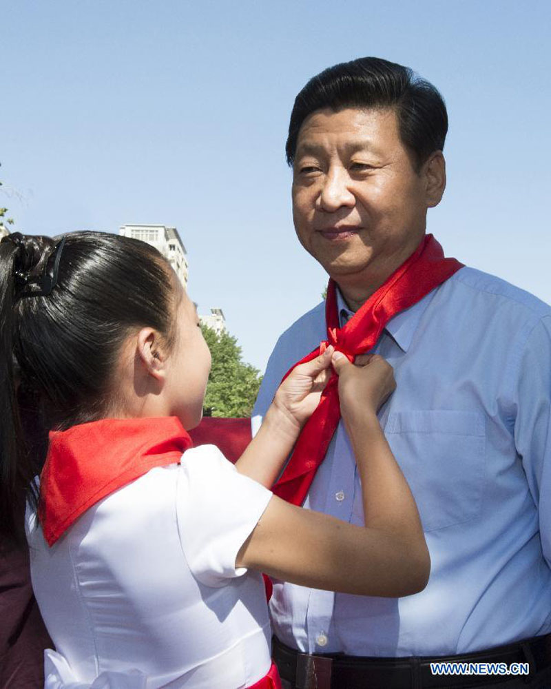 Си Цзиньпин вместе с детьми различных национальностей страны отмечал Международный день защиты детей (6)