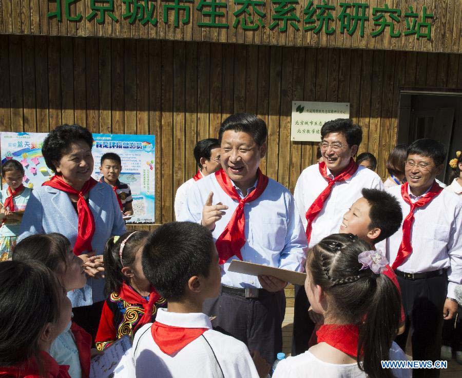 Си Цзиньпин вместе с детьми различных национальностей страны отмечал Международный день защиты детей (2)
