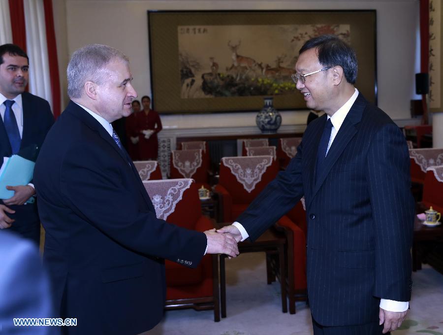 Ян Цзечи встретился с министром Швейцарии и новым послом РФ в КНР А. Денисовым (2)