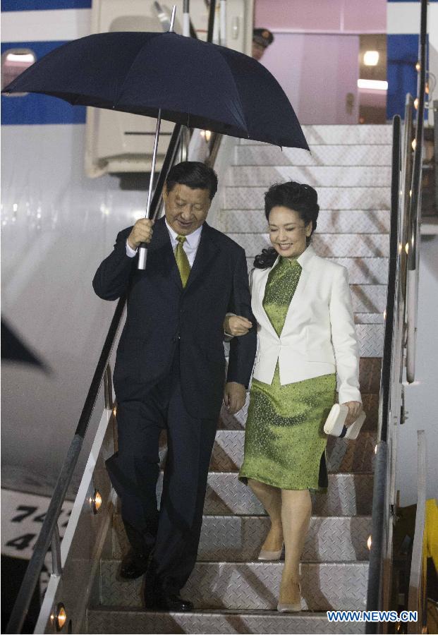 Си Цзиньпин прибыл в Порт-оф-Спейн и начал государственный визит в Тринидад и Тобаго