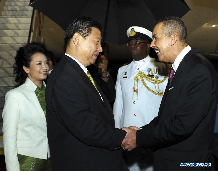 Си Цзиньпин прибыл в Порт-оф-Спейн и начал государственный визит в Тринидад и Тобаго (2)