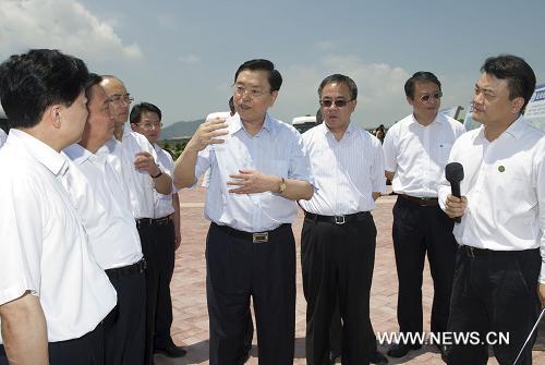 Председатель ПК ВСНП Чжан Дэцзян призвал к реальному повышению качества законодательства (2)