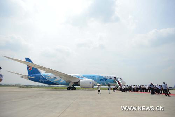 В Китайскую южную авиакомпанию поступил самолет Боинг-787 (2)