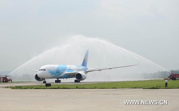 В Китайскую южную авиакомпанию поступил самолет Боинг-787 (4)