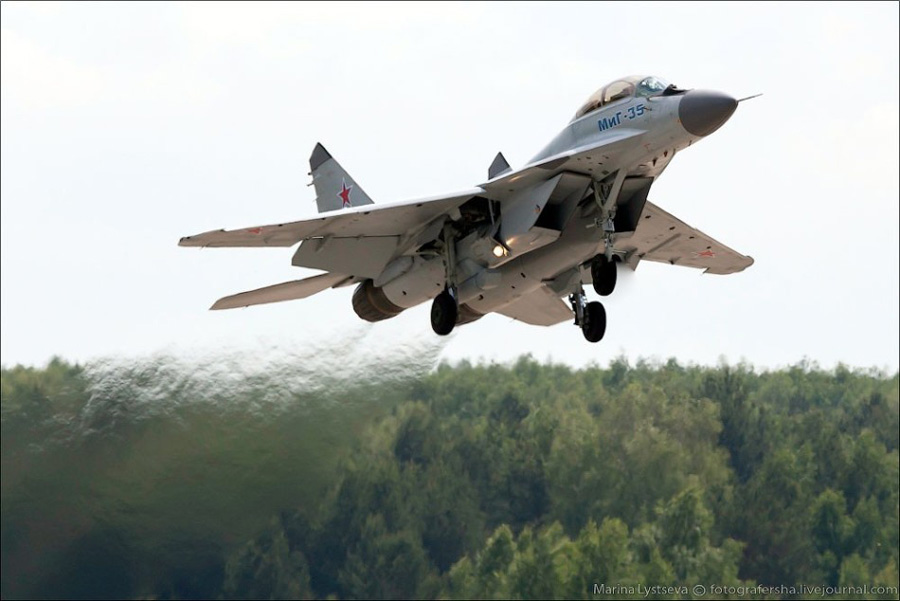 Су-35 приняли участие в юбилейных мероприятиях РСК «МиГ» (5)