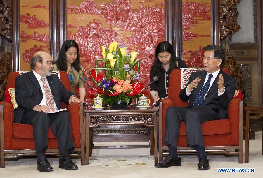 Вице-премьер Госсовета КНР Ван Ян провел отдельные встречи с гендиректором ФАО ООН и генсекретарем ОЭСР (2)