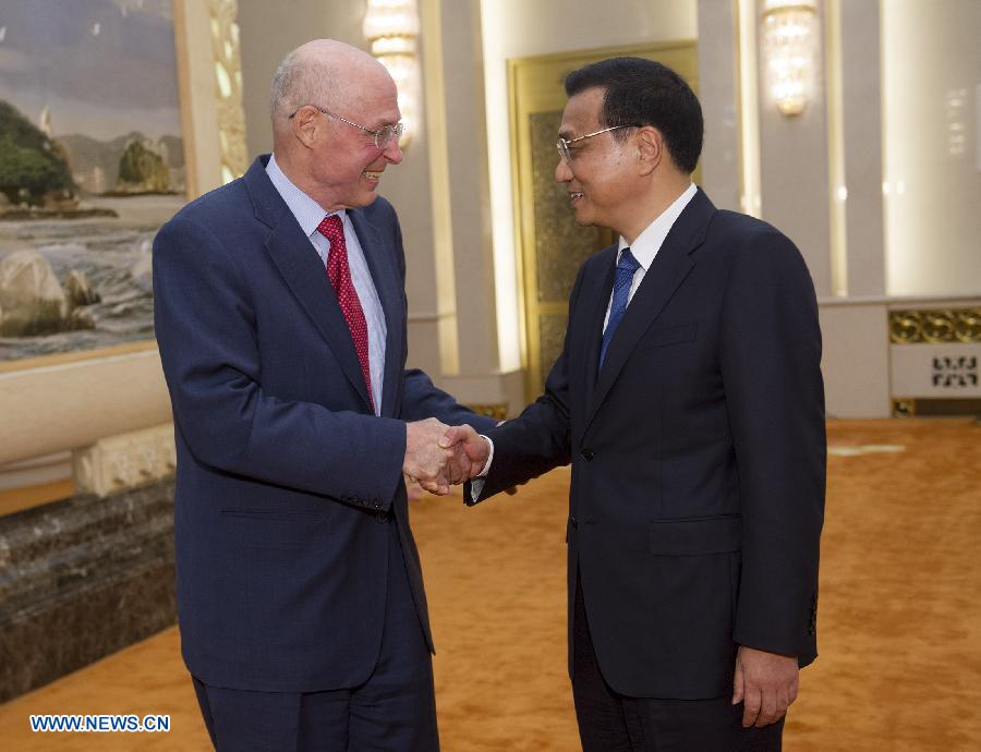 Ли Кэцян встретился с бывшим министром финансов США Г. Полсоном